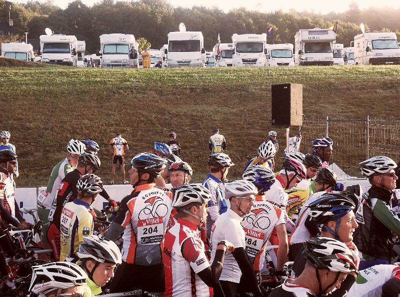 2011-08-26 02 Rando Plouay Attente du depart de la Cyclosportive.jpg